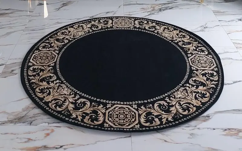 Dywan z meandrem Versace Rococo czarny 200