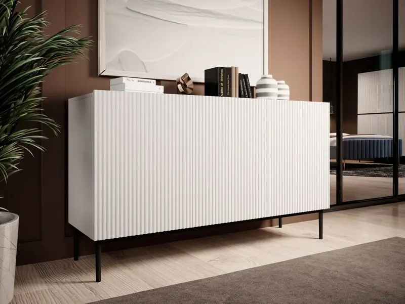 Komoda Nicole 150 cm z ryflowanym frontem i metalowymi nogami - biały mat / czarne nóżki