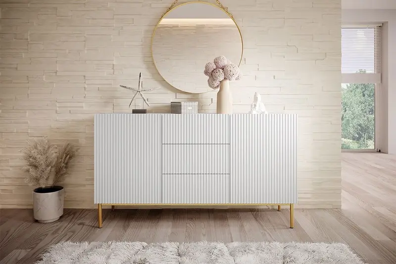 Komoda Nicole 150 cm z szufladami i metalowymi nogami - biały mat / złote nóżki