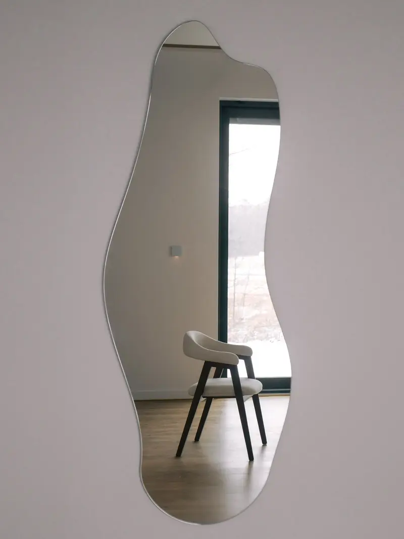 Lustro Narie Wall
