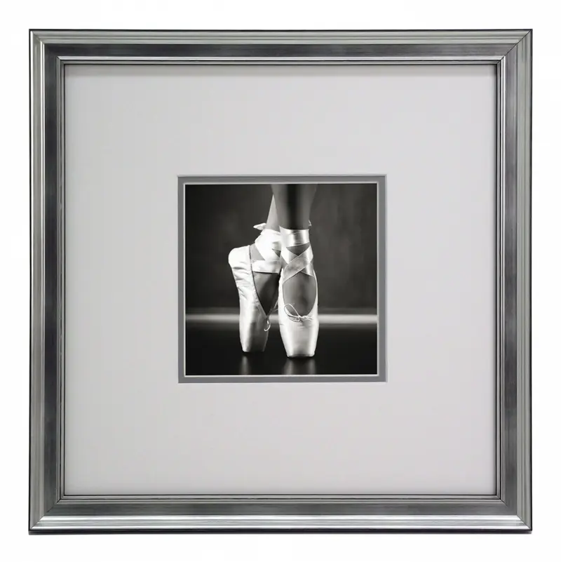 Obraz Baletki II, czarno-biała fotografia w ramie z passe-partou 30x30 cm