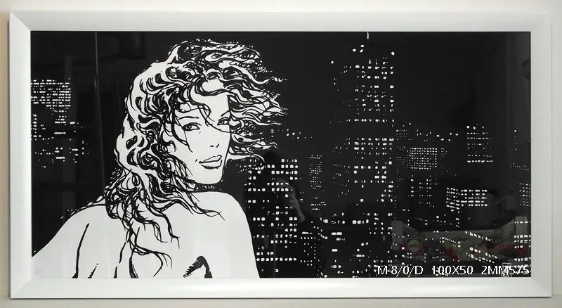 Obraz Grafika, kobieta na tle nocnych wieżowców 100x50 cm
