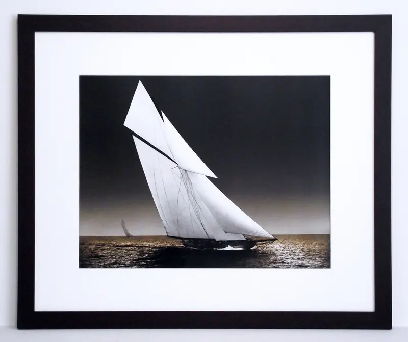 Obraz Jacht Kolumbia z passe-partout w ramie 59x49 cm