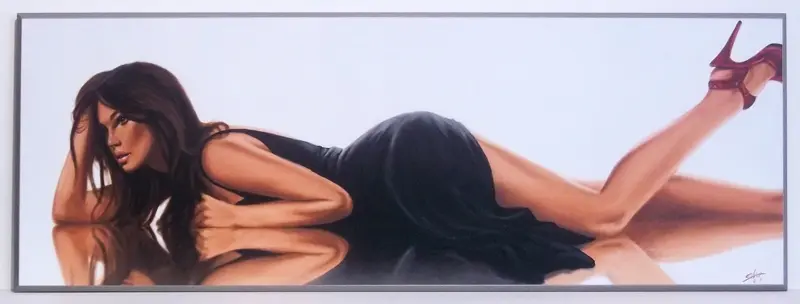 Obraz Leżąca kobieta w małej czarnej 96x34 cm