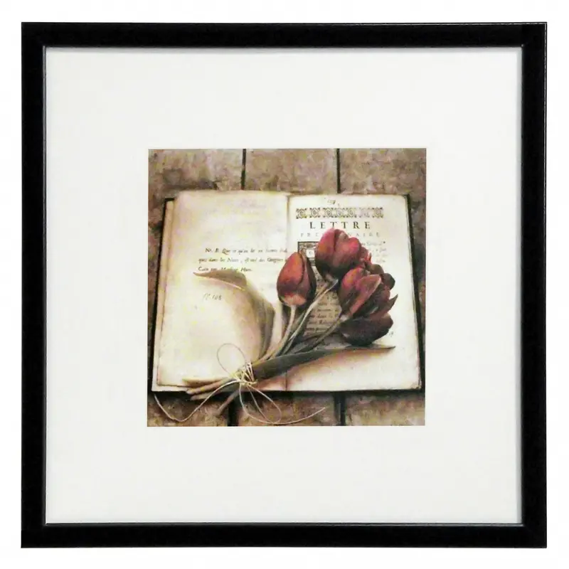 Obraz Tulipany na starej książce w ramie z passe-partout 30x30 cm