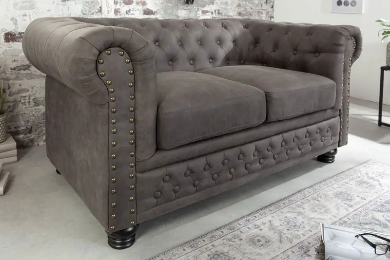 Sofa Chesterfield 2 osobowa szara / 40518 / INVICTA INTERIOR
