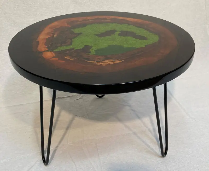 Stolik Beauty Nature drewno czereśnia + mech 60 cm  podstawa szpile